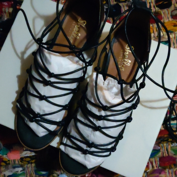 Shellys London Blk leather strappy lace up sandal - Picture 2 of 5